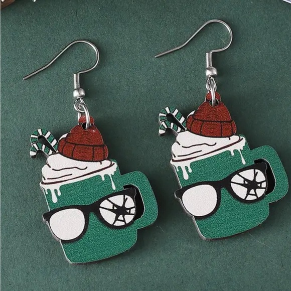 New Christmas Story Dangle Fun Earrings Coffee Cup Gift Holiday - Picture 2 of 2